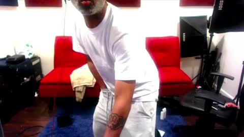 adick_ting online show from February 7, 9:15 pm