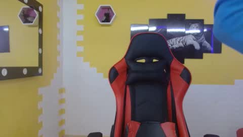 adri_sexboy online show from February 21, 12:39 pm