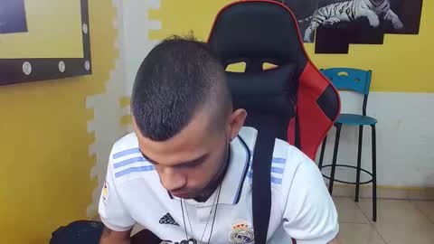 adri_sexboy online show from February 22, 12:29 pm