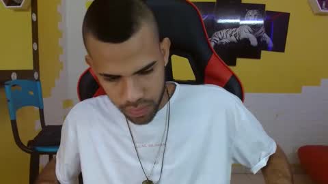 adri_sexboy online show from March 5, 12:33 pm