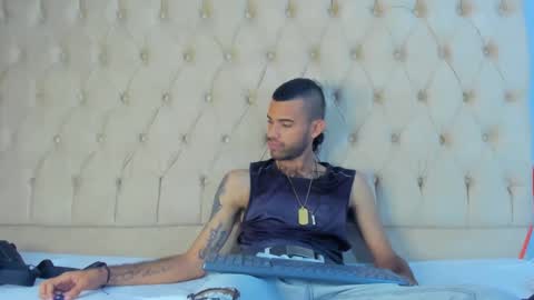 adri_sexboy online show from February 26, 3:43 pm