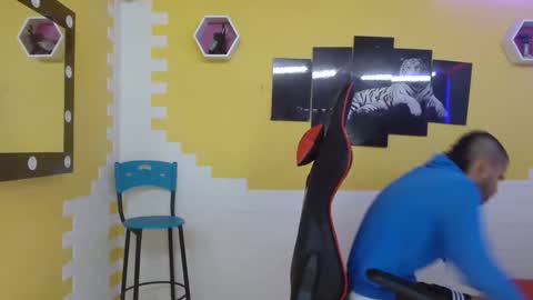 adri_sexboy online show from March 7, 3:39 pm