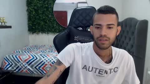 adri_sexboy online show from February 18, 3:52 pm