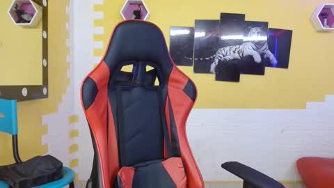 adri_sexboy online show from March 9, 12:42 pm