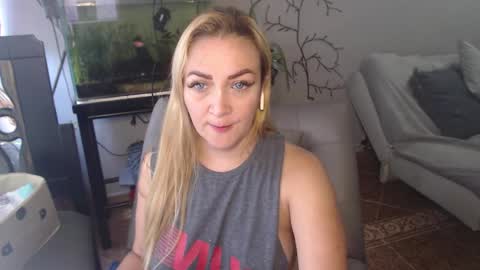 Adriana Paredes  online show from March 8, 12:09 pm