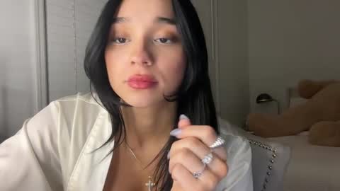 Snapshot of adriannarodriguez chatting on February 4, 4:59 am Adrianna  online show from February 4, 4:59 am