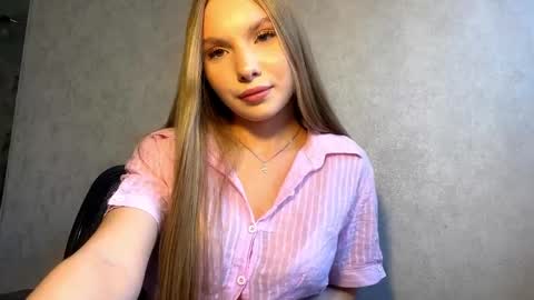 Caroline online show from April 16, 2:28 pm