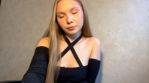 Caroline online show from April 7, 2:41 pm