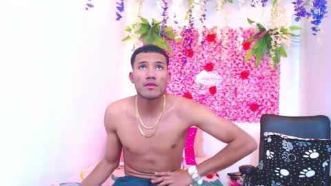 adriel_and_risitos_ online show from September 28, 2:42 am