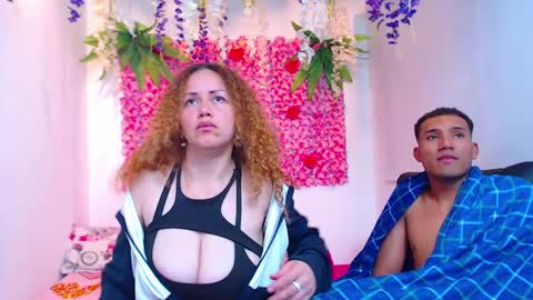 adriel_and_risitos_ online show from September 18, 3:16 pm