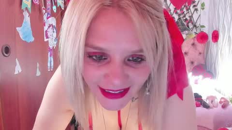 Snapshot of adriiana_fox_ chatting on February 18, 8:25 pm adriiana_fox_ online show from February 18, 8:25 pm