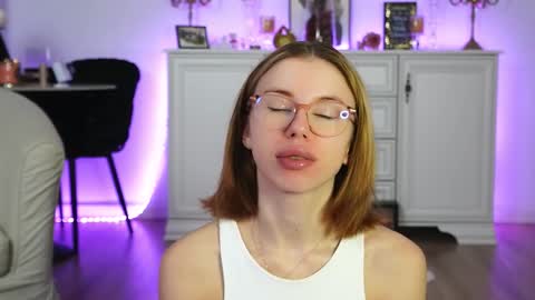 Aelia online show from October 28, 5:30 am