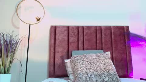 aelinduvalier online show from November 14, 7:27 pm