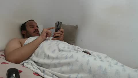 afroboy334698 online show from October 19, 9:30 pm