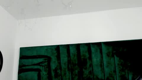    online show from April 18, 7:58 pm