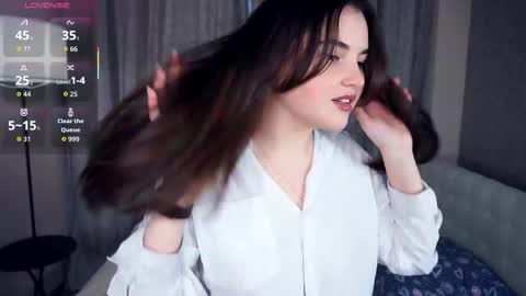 Lana  1800 - 0330 UTC   Mia 0700- 1630 UTC online show from December 4, 6:35 am