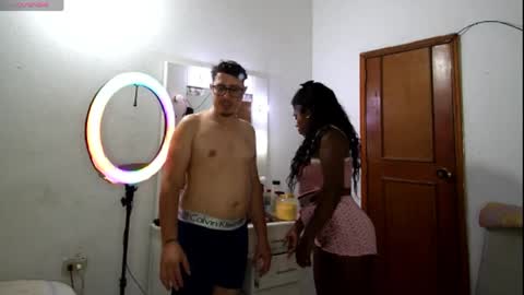 independent model online show from April 13, 5:11 am