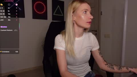 Agelina Lilly Laura online show from March 12, 7:02 am