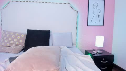 Aggy online show from November 21, 3:43 pm