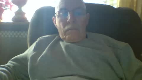 aguynrkfrd online show from December 7, 8:22 pm