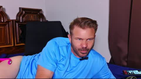 Blue Eyed Handsome Man online show from June 11, 2:00 am
