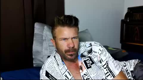 Blue Eyed Handsome Man online show from July 18, 2:35 am