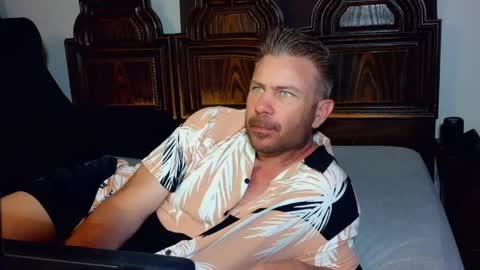 Blue Eyed Handsome Man online show from April 12, 11:31 pm