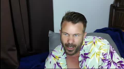 Blue Eyed Handsome Man online show from July 14, 2:05 am