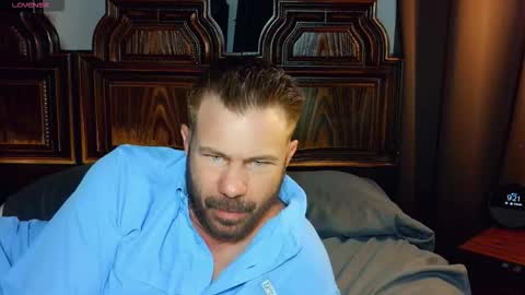 Blue Eyed Handsome Man online show from March 20, 1:21 am