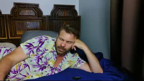Blue Eyed Handsome Man online show from June 19, 1:22 am