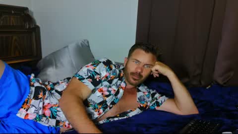 Blue Eyed Handsome Man online show from July 2, 2:42 am