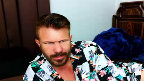 Blue Eyed Handsome Man online show from July 28, 1:25 am