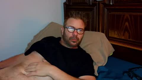 Blue Eyed Handsome Man online show from February 28, 2:48 am