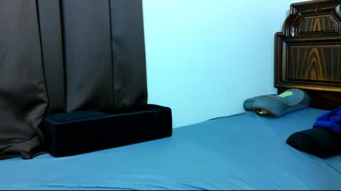 Blue Eyed Handsome Man online show from July 29, 2:00 am