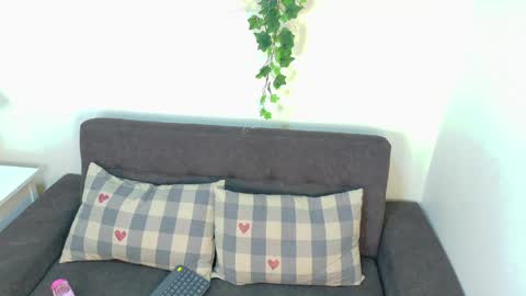 AHSLY online show from April 18, 12:07 pm