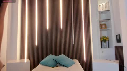 aidajoness online show from October 31, 3:56 pm