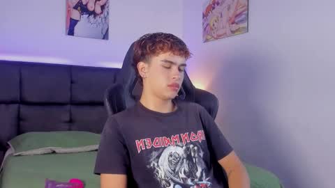 Aiden  online show from October 27, 1:33 pm