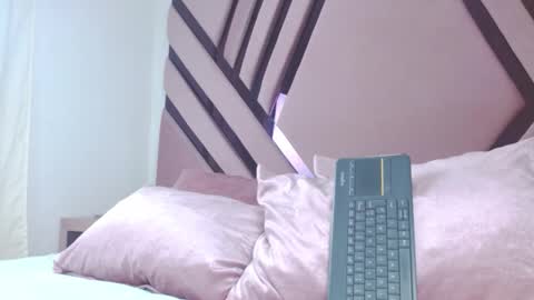 aiilynsmiith online show from November 13, 12:24 am