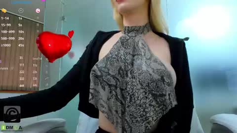 Allie  online show from May 3, 6:30 am