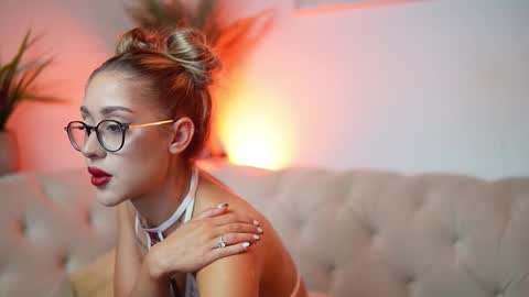  Aileen  online show from October 5, 10:39 pm