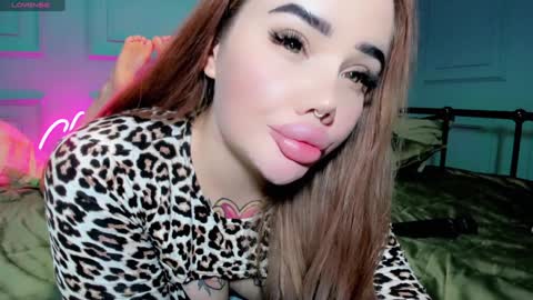 Snapshot of aira_vi chatting on December 25, 4:00 pm Aira online show from December 25, 4:00 pm