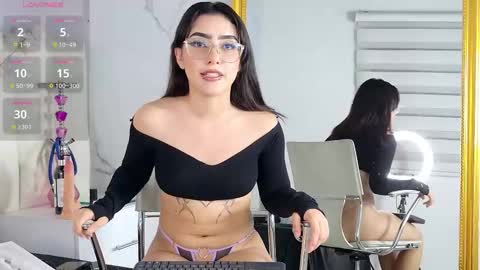 aisha_calloway online show from November 19, 10:52 pm