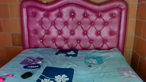 aisha koswell3 online show from September 17, 6:22 pm