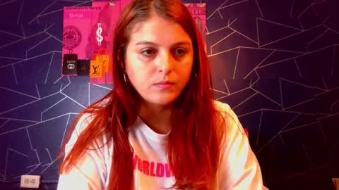 aisha_roja1 online show from January 3, 9:47 pm