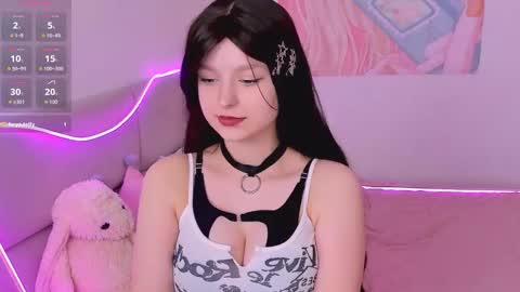 Aisha online show from December 5, 9:19 am