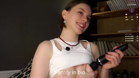 Snapshot of aislyfarran chatting on October 18, 1:21 am Aliza online show from October 18, 1:21 am