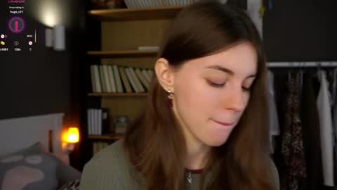 Snapshot of aislyfarran chatting on October 19, 1:21 am Aliza online show from October 19, 1:21 am