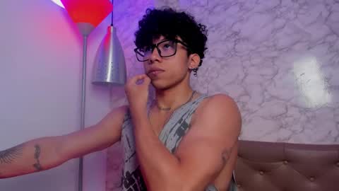 akazaboy online show from January 8, 6:19 am