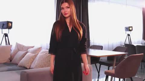 Mia online show from December 1, 8:34 am