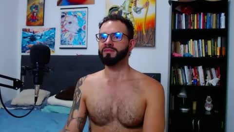 akiles online show from December 4, 11:04 pm